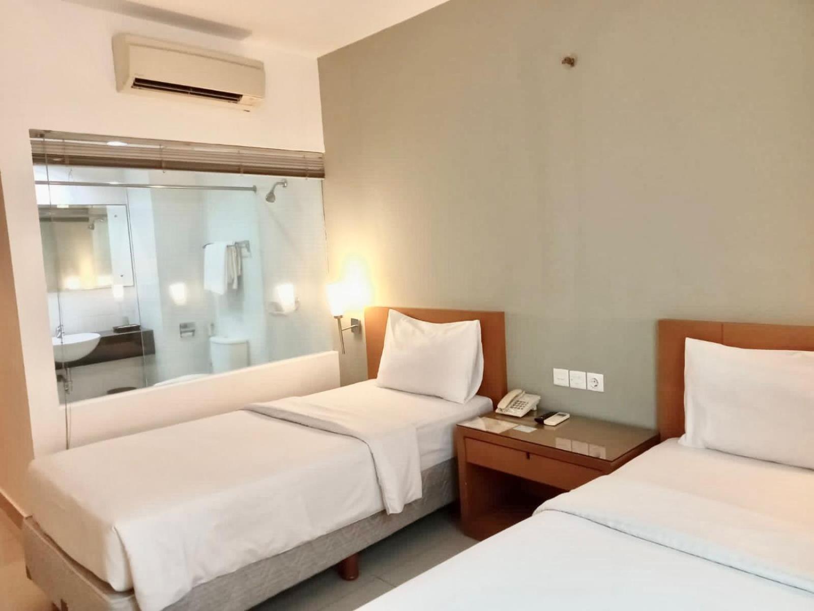 Triniti Hotel Jakarta Exterior photo