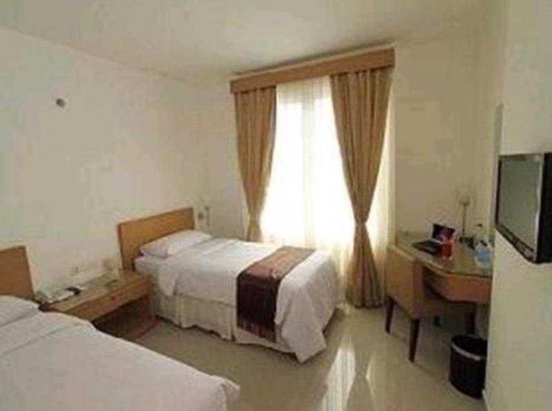 Triniti Hotel Jakarta Exterior photo