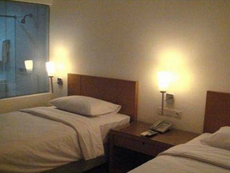 Triniti Hotel Jakarta Exterior photo